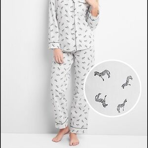 Gap body 100% cotton Zebra Print Pajama set M